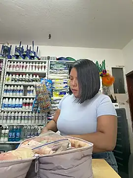 ISABELLA  LUNA online show from 06-17-26, 01:23