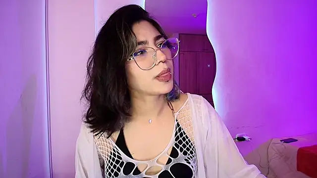 Snapshot of Alejaa_storm chatting on 06-10-26, 01:10 Alejaa storm online show from 06-10-26, 01:10