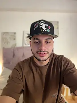 Snapshot of Amadeo_Wild_ chatting on 05-23-26, 04:07 Amadeo Wild online show from 05-23-26, 04:07