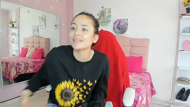 Snapshot of ivyyemerald_ chatting on 07-08-26, 01:59 ivyyemerald online show from 07-08-26, 01:59
