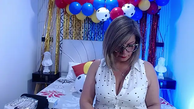 Snapshot of Samantha_Brm chatting on 06-30-26, 08:21 Samantha Brm online show from 06-30-26, 08:21