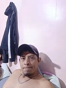 Snapshot of EryckSet chatting on 06-12-26, 03:11 EryckSet online show from 06-12-26, 03:11