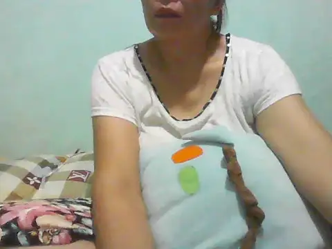 Snapshot of momshe2026 chatting on 07-02-26, 03:07 momshe2026 online show from 07-02-26, 03:07