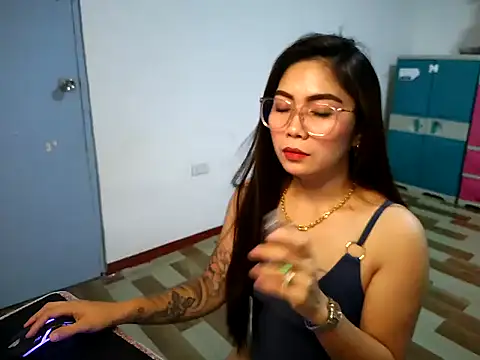 Snapshot of Sexynica chatting on 06-17-26, 02:40 Sexynica online show from 06-17-26, 02:40