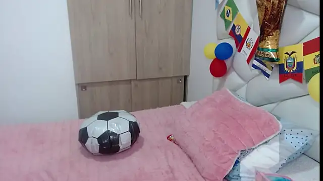 Valeria Santos  online show from 06-18-26, 01:48
