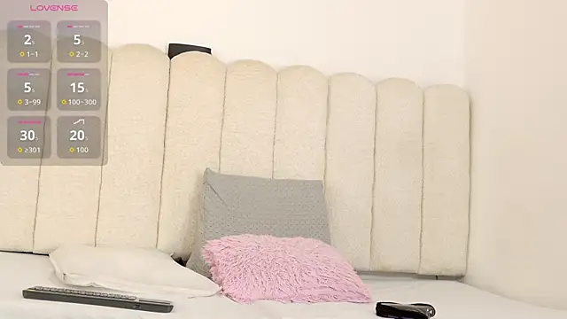 Snapshot of laura_homme chatting on 06-06-26, 10:47 laura homme online show from 06-06-26, 10:47