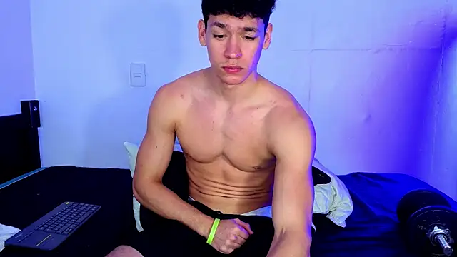 Snapshot of Luke_Muscle chatting on 06-04-26, 02:39 Luke Muscle online show from 06-04-26, 02:39
