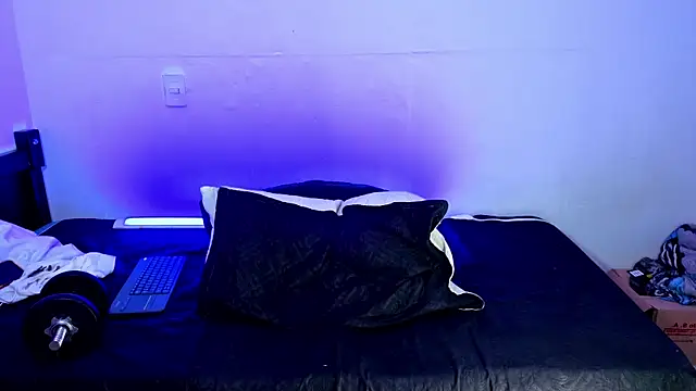 Snapshot of Luke_Muscle chatting on 06-06-26, 01:54 Luke Muscle online show from 06-06-26, 01:54