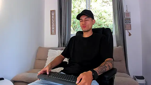 Snapshot of NickCopeer_ chatting on 06-02-26, 12:29 NickCopeer online show from 06-02-26, 12:29