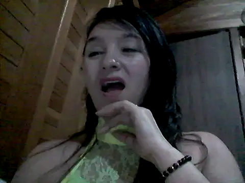 Snapshot of Anlly_garcia002 chatting on 06-25-26, 05:12 Anlly garcia002 online show from 06-25-26, 05:12