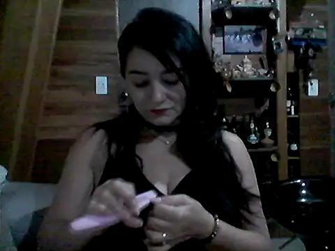 Snapshot of Anlly_garcia002 chatting on 06-27-26, 01:54 Anlly garcia002 online show from 06-27-26, 01:54