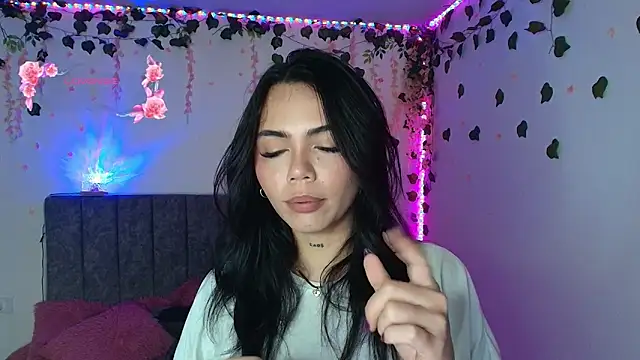 Snapshot of andraa_rossee chatting on 05-31-26, 05:42 andraa rossee online show from 05-31-26, 05:42