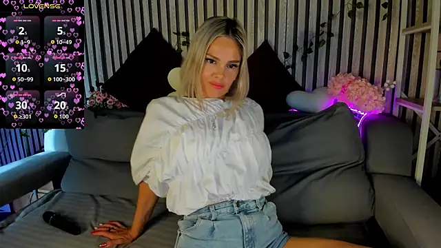 Snapshot of Betty_Brock chatting on 06-26-26, 01:10 Betty Brock online show from 06-26-26, 01:10