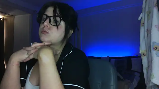 LucyLou31 online show from 06-14-26, 02:52