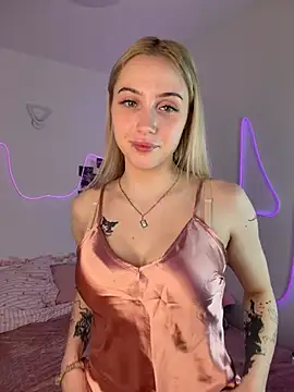 Snapshot of MoniLyn chatting on 06-01-26, 11:06 MoniLyn online show from 06-01-26, 11:06