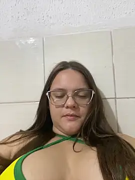 Snapshot of Laryssinha_69 chatting on 06-14-26, 04:03 Laryssinha 69 online show from 06-14-26, 04:03