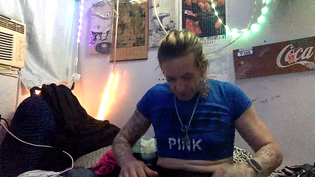 Snapshot of VanillaSnowcones chatting on 06-05-26, 03:24 VanillaSnowcones online show from 06-05-26, 03:24