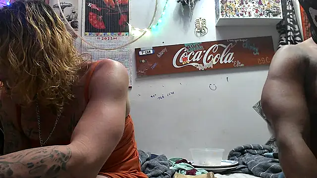 Snapshot of VanillaSnowcones chatting on 06-15-26, 12:24 VanillaSnowcones online show from 06-15-26, 12:24