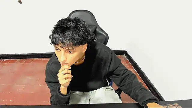 Snapshot of Leal_cute666 chatting on 05-26-26, 05:36 Leal cute666 online show from 05-26-26, 05:36