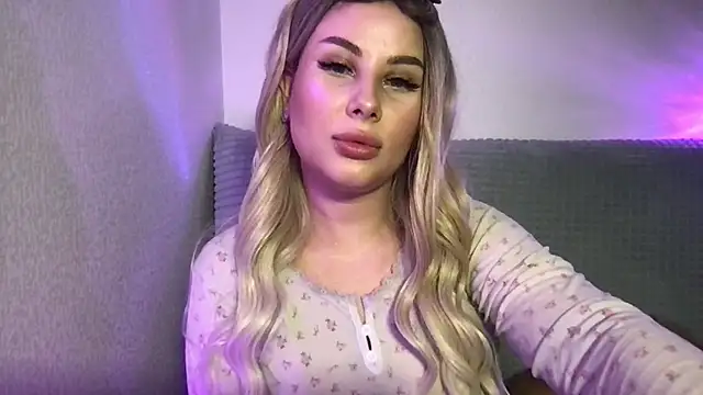 Snapshot of Lili_Weiss chatting on 06-14-26, 04:42 Lili Weiss online show from 06-14-26, 04:42