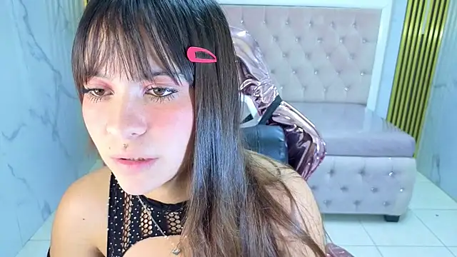 Snapshot of isabeau_s chatting on 06-19-26, 01:37 isabeau s online show from 06-19-26, 01:37