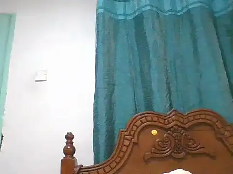 Snapshot of peacechloe chatting on 06-17-26, 04:52 peacechloe online show from 06-17-26, 04:52