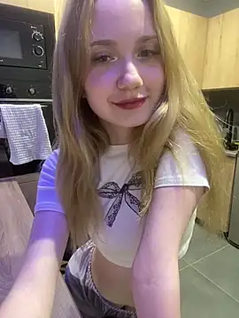 Snapshot of MiraNight chatting on 05-31-26, 03:08 MiraNight online show from 05-31-26, 03:08
