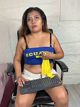 Snapshot of LyraMilano chatting on 06-20-26, 12:52 LyraMilano online show from 06-20-26, 12:52