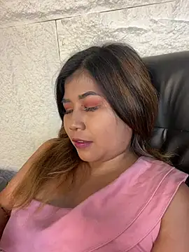 Snapshot of LyraMilano chatting on 07-01-26, 12:51 LyraMilano online show from 07-01-26, 12:51