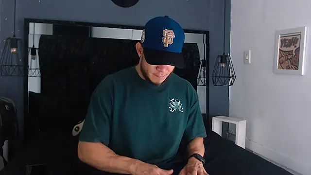 Snapshot of Maximiliano_Stronge chatting on 06-08-26, 01:28 Maximiliano Stronge online show from 06-08-26, 01:28