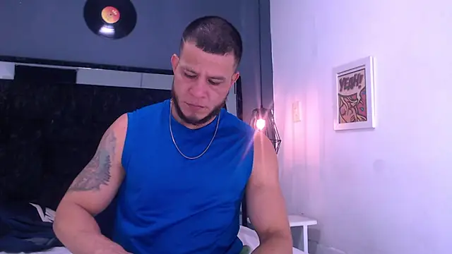 Snapshot of Maximiliano_Stronge chatting on 06-16-26, 04:53 Maximiliano Stronge online show from 06-16-26, 04:53