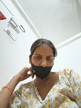 Snapshot of Neha-ji chatting on 06-11-26, 04:05 Neha-ji online show from 06-11-26, 04:05