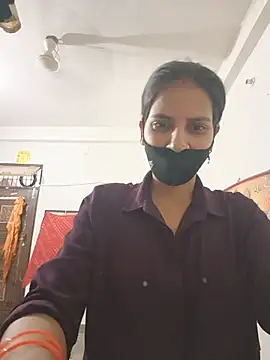 Snapshot of Neha-ji chatting on 06-27-26, 12:15 Neha-ji online show from 06-27-26, 12:15