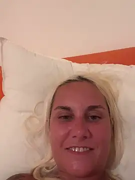 Snapshot of Sofia_beee chatting on 06-26-26, 10:58 Sofia beee online show from 06-26-26, 10:58