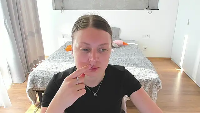 Snapshot of Kitkatvel chatting on 06-25-26, 05:23 Kitkatvel online show from 06-25-26, 05:23