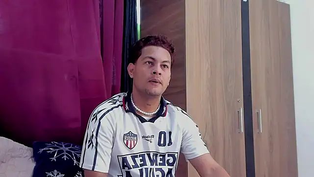 Snapshot of Damon_10 chatting on 07-07-26, 02:43 Damon 10 online show from 07-07-26, 02:43