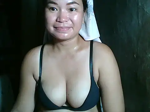 Snapshot of xxslutasian69xx chatting on 06-12-26, 10:52 xxslutasian69xx online show from 06-12-26, 10:52