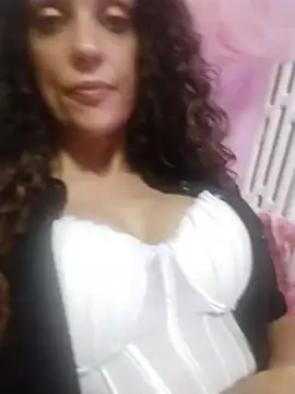 Snapshot of angelaxxx83 chatting on 07-22-26, 04:32 angelaxxx83 online show from 07-22-26, 04:32