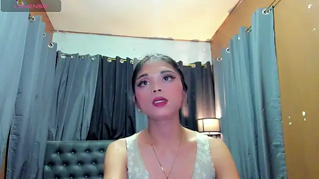 Snapshot of Valentina_lust chatting on 06-15-26, 02:58 Valentina lust online show from 06-15-26, 02:58