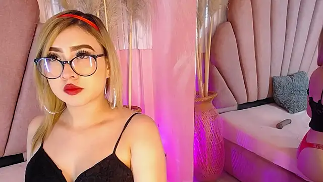 Doll Kitty  online show from 06-03-26, 12:41