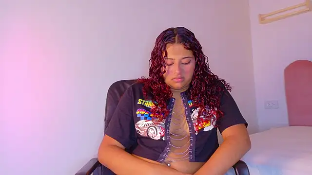 AmeliaLaurent  online show from 06-22-26, 07:22