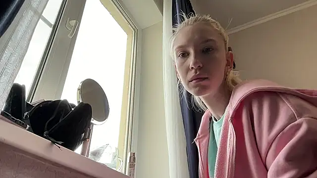 LunaWhiteX online show from 05-28-26, 09:50