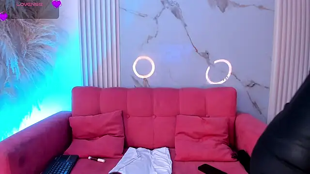 HottieVeroo  online show from 07-28-26, 04:16