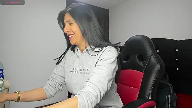 Snapshot of Samantha01_Rosse01 chatting on 06-17-26, 09:38 Samantha01 Rosse01 online show from 06-17-26, 09:38