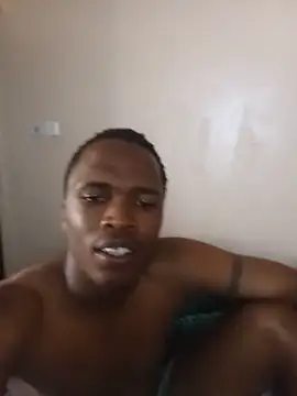 Snapshot of tinyy-bee chatting on 05-26-26, 01:07 tinyy-bee online show from 05-26-26, 01:07