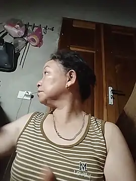 Snapshot of Orio-baby chatting on 06-15-26, 01:02 Orio-baby online show from 06-15-26, 01:02