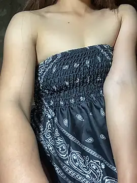 Snapshot of Nhinhi_su chatting on 06-18-26, 03:49 Nhinhi su online show from 06-18-26, 03:49