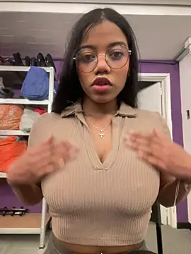 Snapshot of Ariana_roxe_ chatting on 06-11-26, 04:54 Ariana roxe online show from 06-11-26, 04:54