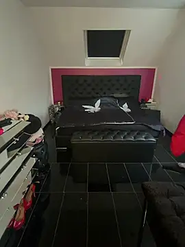 GymMoniMilf online show from 07-22-26, 01:03
