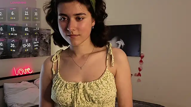 Snapshot of Barbara_Little chatting on 06-18-26, 05:06 Barbara Little online show from 06-18-26, 05:06